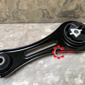 Góc chụp cận cảnh chân số 8 Xpander chính hãng