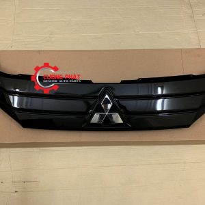 Góc chụp cận cảnh mặt calang đen Xpander 2018