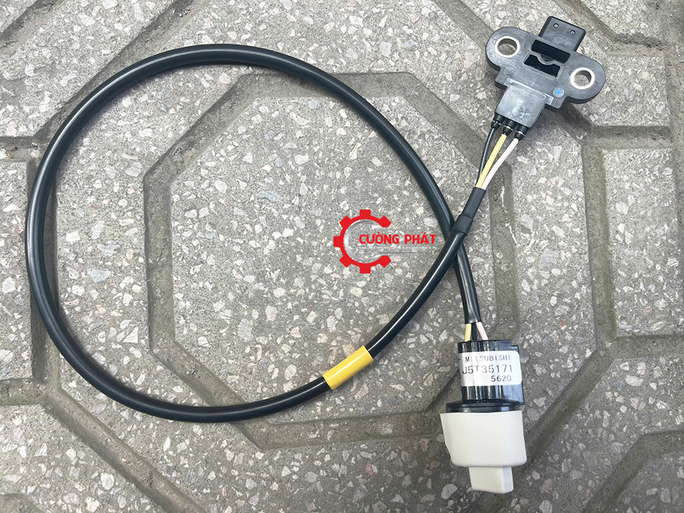 Góc chụp cận cảnh cảm biến trục cơ Pajero V93 chính hãng