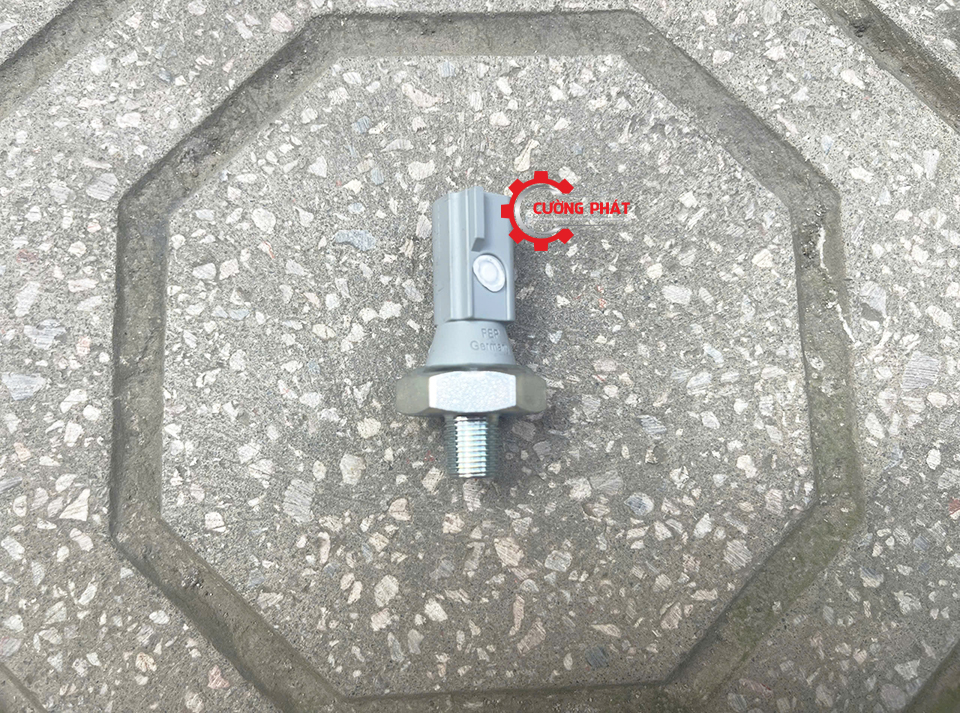 Hình ảnh công tắc báo áp suất dầu Outlander chính hãng