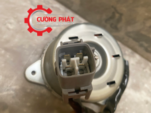 Góc chụp cận cảnh chân giắc mô tơ quạt két nước Xpander 2021 chính hãng