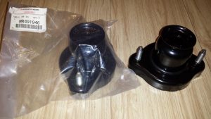 Bát bèo giảm xóc sau Mitsubishi Outlander