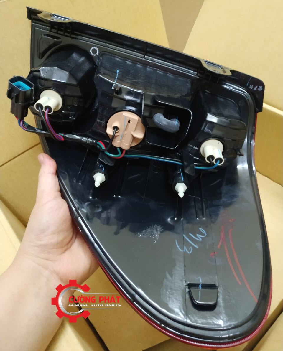 Den-hau-trai-Mitsubishi-Triton-2005-2009 (2) Mặt sau đèn hậu trái Mitsubishi Triton 2005-2009