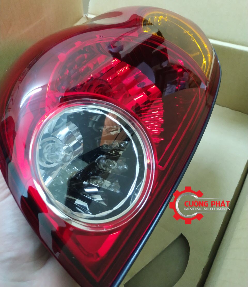 Den-hau-trai-Mitsubishi-Triton-2005-2009 (3) Cận cảnh mặt trước đèn hậu trái Mitsubishi Triton 2005-2009
