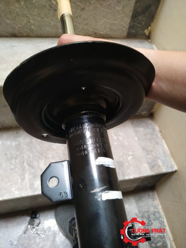 Cận cảnh giảm xóc trước xe Xpander chính hãng