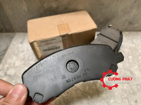 Cận cảnh má phanh trước Mitsubishi Xpander chính hãng