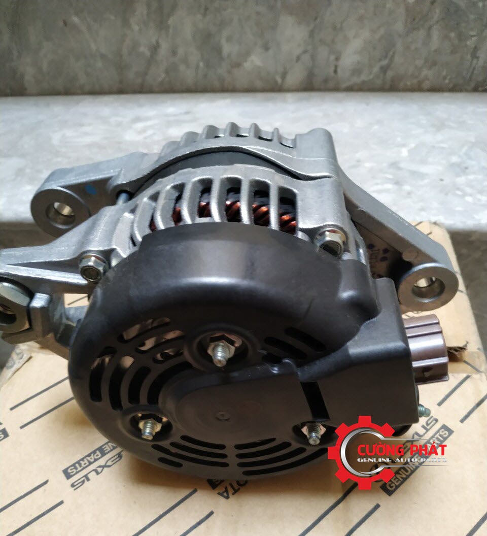 270600C021-may-phat-dien-Toyota-Innova-Fortuner-may-xang(4) Góc chụp cận cảnh máy phát điện