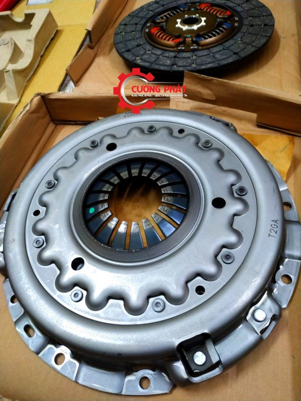 Cận cảnh bàn ép Hilux, Fortuner chính hãngCận cảnh bàn ép Hilux, Fortuner chính hãng