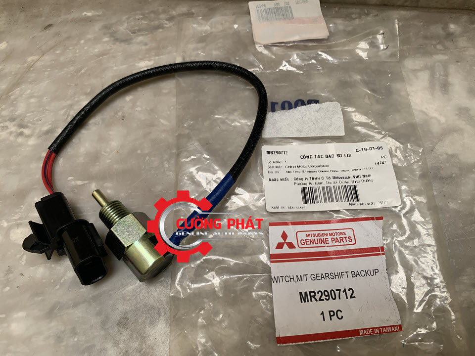 Hình ảnh cảm biến báo lùi Mitsubishi Zinger, Jolie chính hãng