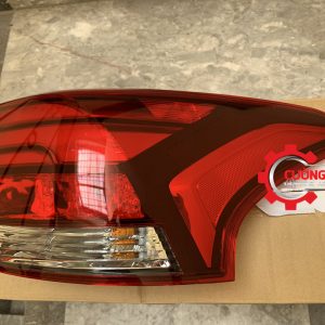 Chi tiết đèn sau lái miếng ngoài Outlander chính hãng