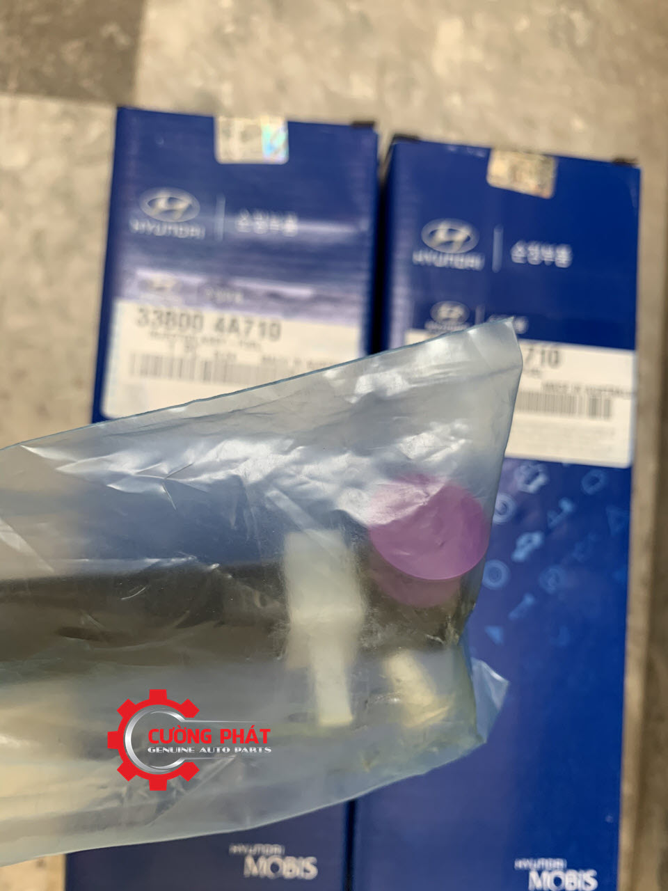 Kim-phun-dien-Kia-Bongo-3-338004A710(1) Cận cảnh kim phun Bongo III chính hãng