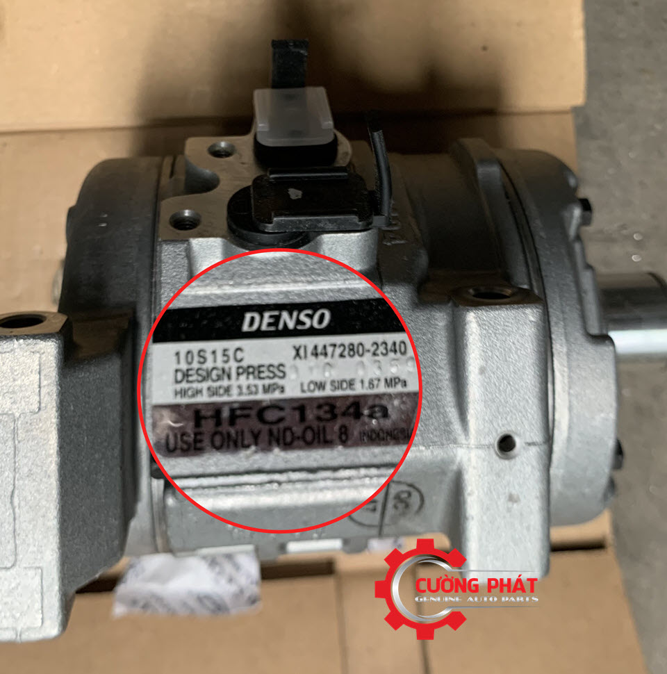 loc-lanh-Toyota-Innova(3) Thông tin trên thân lốc lạnh Innova hàng Denso xịn xò