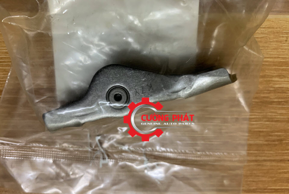 Co-mo-hut-xa-Mitsubishi-Triton-Pajero-Sport-may-dau(1) Cận cảnh cò mổ hút, xả của Triton, Pajero Sport chính hãng