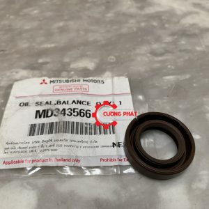 Hình ảnh phớt đối trọng Mitsubishi Triton, Pajero Sport bên phải