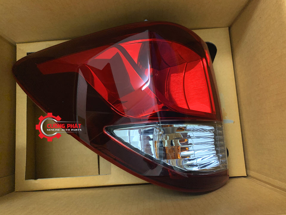 Den-hau-ngoai-Mazda-BT50-2016-2019-UL4J51160A-UL4J51150A(4) Cận cảnh đèn hậu ngoài BT50 2016-2019 chính hãng