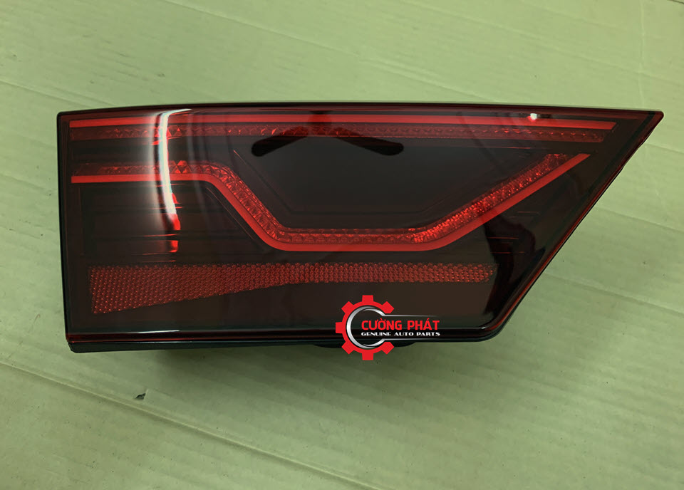 Den-hau-trong-Kia-Cerato-2019-92403M6100-92404M6000(6) Cận cảnh đèn hậu miếng trong Cerato 2019 chính hãng