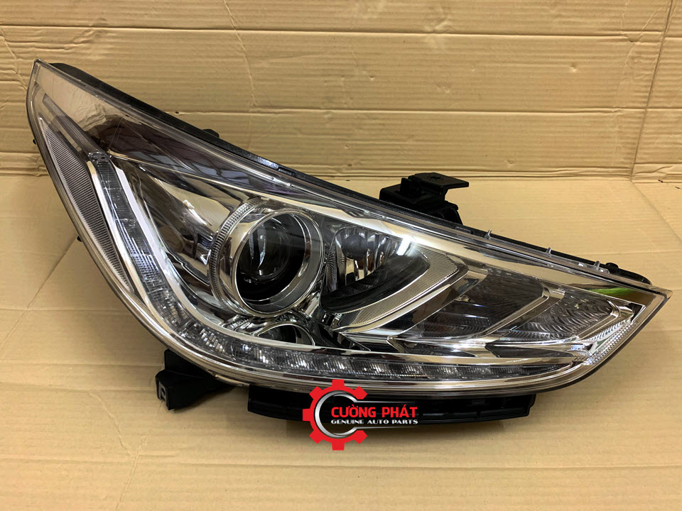 Den-pha-Hyundai-Accent-2018-92102H6100(2) Cận cảnh đèn pha Accent 2018 chính hãng