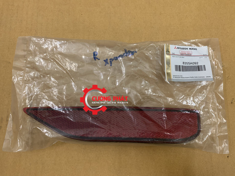 Den-phan-quang-sau-Mitsubishi-Xpander-8355A091-8355A092 Hình ảnh đèn phản quang sau Mitsubishi Xpander chính hãng