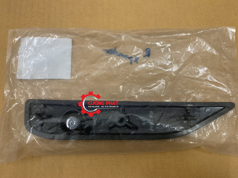 Den-phan-quang-sau-Mitsubishi-Xpander-8355A091-8355A092(1) Mặt sau đèn phản quang Xpander chính hãng