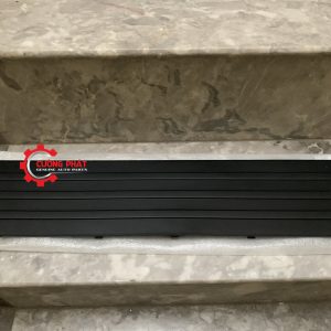 Hình ảnh ốp bậc lên xuống miếng giữa Mitsubishi New Triton chính hãng