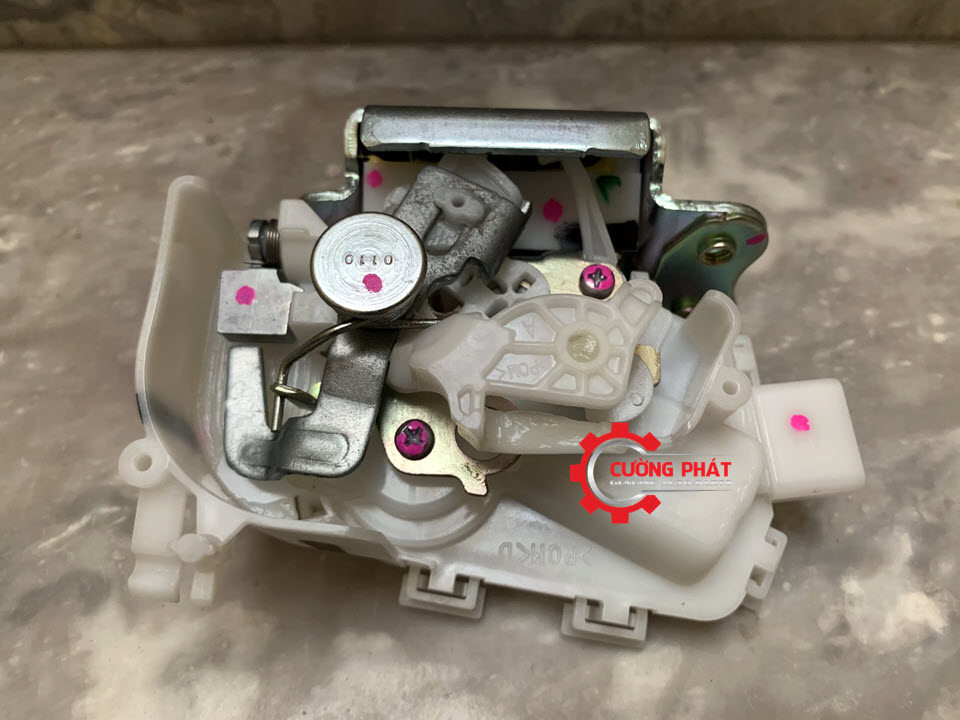 Ổ khóa ngậm cửa hậu Mitsubishi Xpander 2018-2021 5808A143