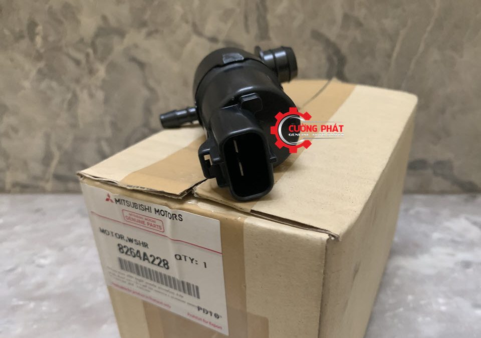 Chi tiết mô tơ rửa đèn pha Outlander 2018 chính hãng