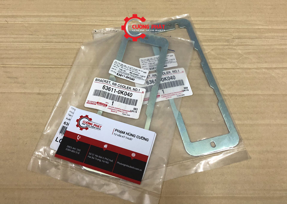 Tam-moc-giu-hop-lanh-phia-sau-Toyota-Fortuner-636110K040 Hình ảnh tấm móc giữ hộp lạnh phía sau Toyota Fortuner chính hãng