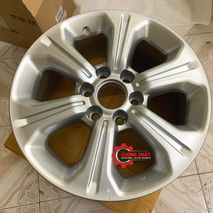 Hình ảnh la zăng đúc Nissan Navara chính hãng hay còn gọi là mâm xe