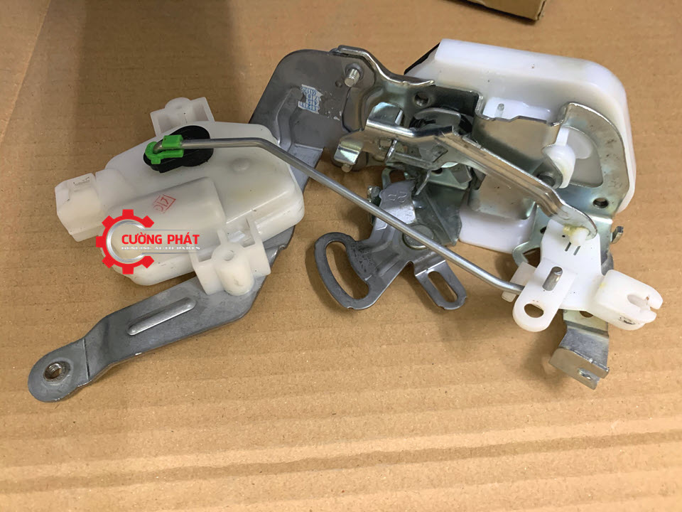 Co-cau-khoa-cua-hau-Mitsubishi-Pajero-V93-5828A058 Hình ảnh cơ cấu khóa cửa hậu Mitsubishi Pajero V93 chính hãng