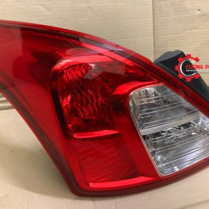 Hình ảnh đèn hậu Nissan Sunny 2013-2018 chính hãng