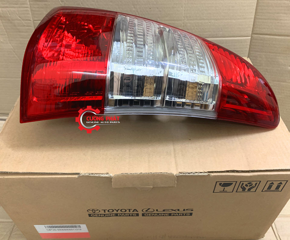 Den-hau-Toyota-Innova-2013-2015-815510K210-815610K210 (3) Cận cảnh đèn hậu Innova 2013-2015 chính hãng