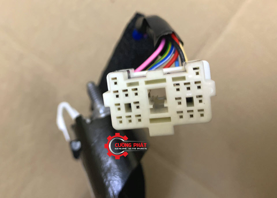 Guong-chieu-hau-Hyundai-Santafe-2018-87620S1150NKA (3) Cận cảnh giắc cắm kính chiếu hậu Santafe 2018 chính hãng