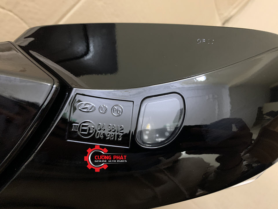 Guong-chieu-hau-Hyundai-Santafe-2018-87620S1150NKA (6) Cận cảnh đèn gáy gương trên kính chiếu hậu Santafe 2018 chính hãng