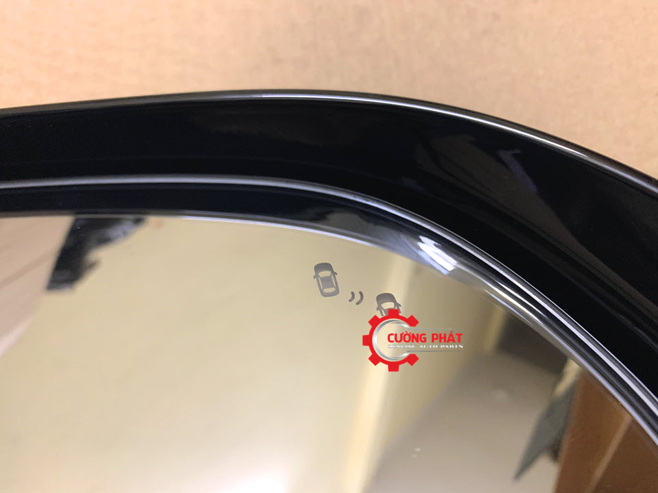 Guong-chieu-hau-Hyundai-Santafe-2018-87620S1150NKA Cận cảnh cảnh báo vượt trên gương chiếu hậu Santafe 2018 chính hãng