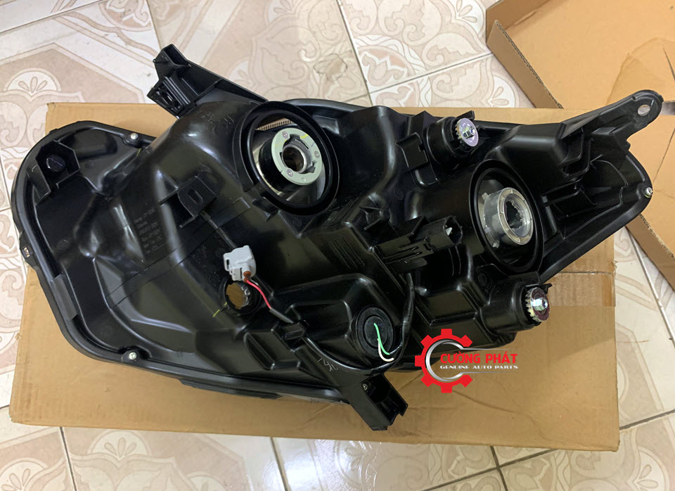 Den-pha-Toyota-Wigo-2019-co-bi-81130BZ340 (3) Mặt sau đèn pha Wigo 2019 có bi chính hãng