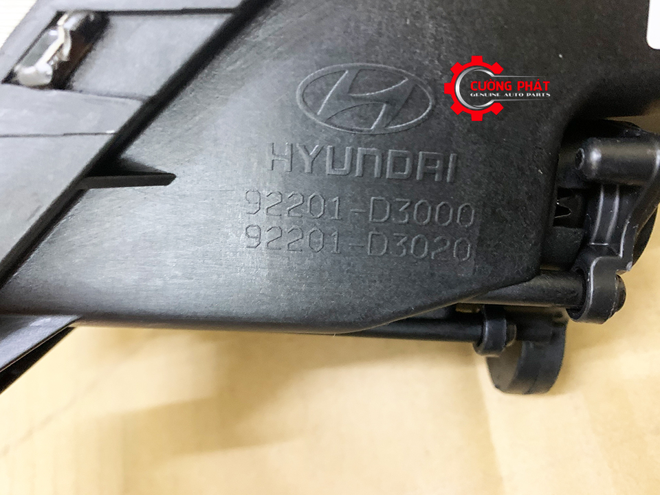 Den-gam-Hyundai-Tucson-2015-2017-92201D3020- 92202D3020 (2) Mặt sau đèn gầm Tucson 2015 - 2017