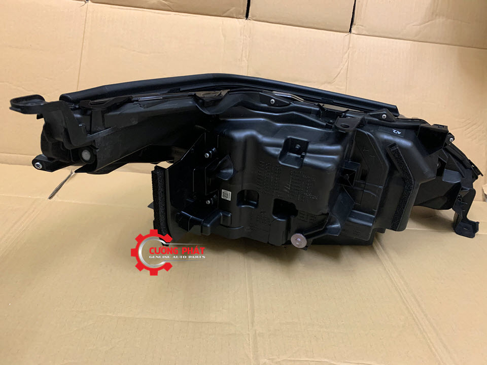 Den-pha-Lexus-LX570-2019-8118560K90-8118560K91 (9) Mặt sau đèn pha LX570 2019 chính hãng