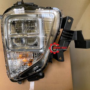 Góc chụp cận cảnh đèn pha LED Xpander chính hãng sắc nét