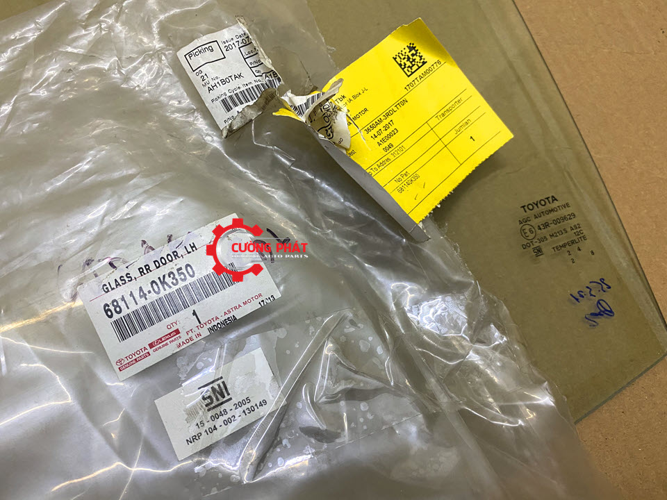 Kinh-canh-cua-sau-Toyota-Fortuner-2018-681140K350 (1) Mã kính cánh cửa sau Fortuner 2018 chính hãng