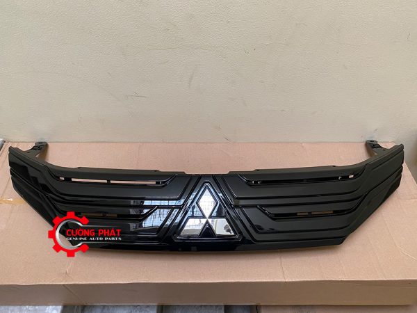Hình ảnh mặt ga lăng đen Mitsubishi Xpander 2020