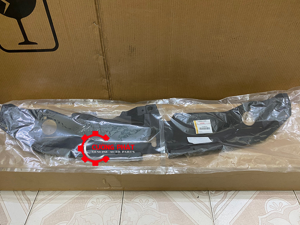 Op-che-khoa-capo-tren-galang-Mitsubishi-Xpander-7450B068 (3) Hình ảnh ốp che khóa nắp capo Xpander chính hãng