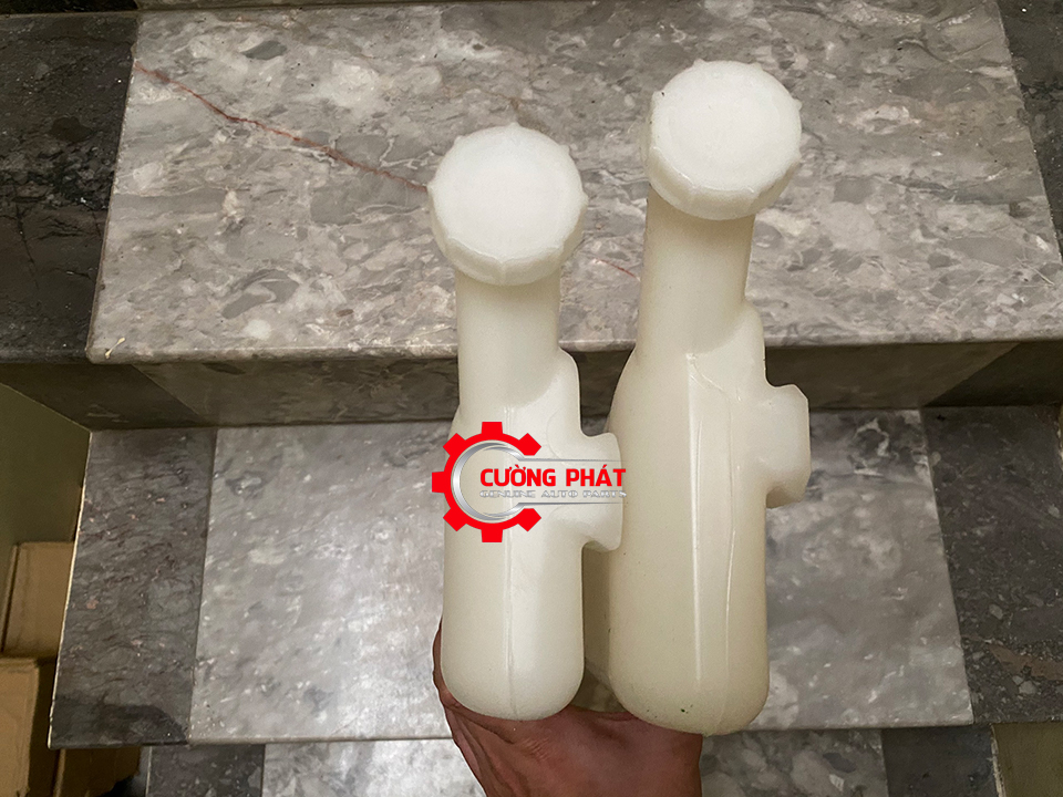 Phần cổ bình nước làm mát mới làm dài hơn mẫu cũ