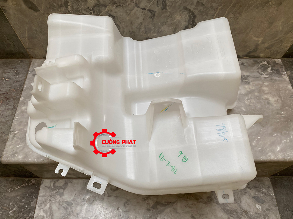 Binh-nuoc-rua-kinh-Mitsubishi-New-Triton-8260A349 (1) Hình ảnh bình nước rửa kính Triton 2018 chính hãng