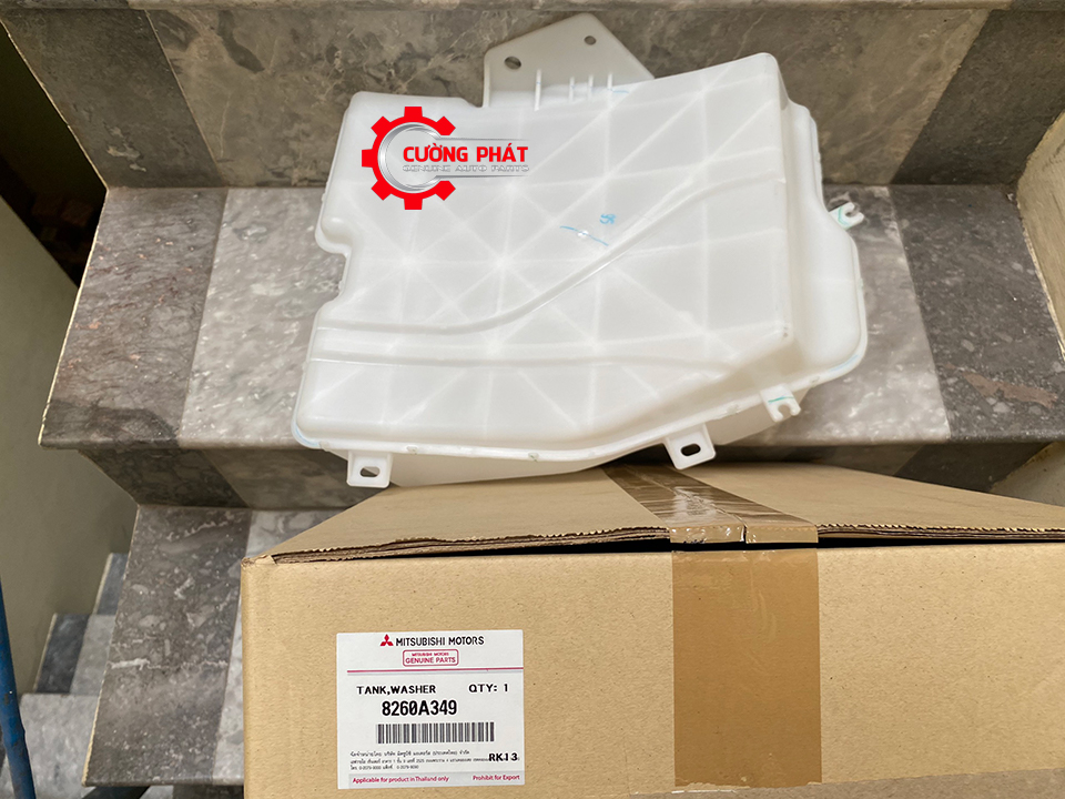 Binh-nuoc-rua-kinh-Mitsubishi-New-Triton-8260A349 (4) Tem mã bình nước rửa kính Triton chính hãng
