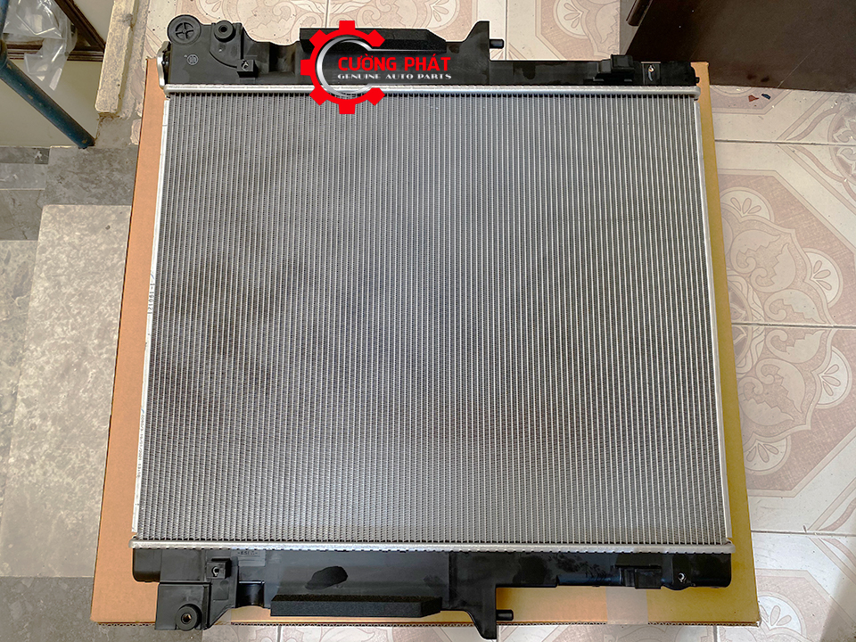 Ket-nuoc-Mitsubishi-Triton-2015-4D56-MT-1350A817 (3) Mặt sau két nước Triton số sàn máy 4D56