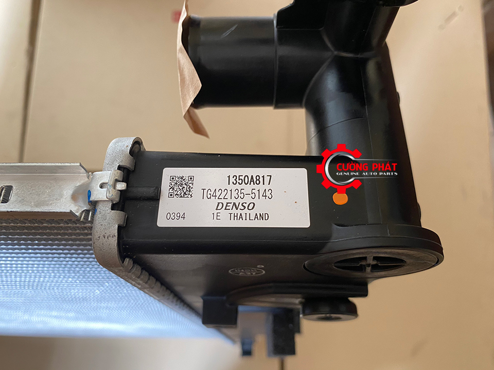 Ket-nuoc-Mitsubishi-Triton-2015-4D56-MT-1350A817 (4) Tem dán trên két nước Triton số sàn máy dầu chính hãng