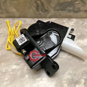 Hình ảnh ổ khóa ngậm cửa hậu Toyota Land Cruiser 2010 chính hãng