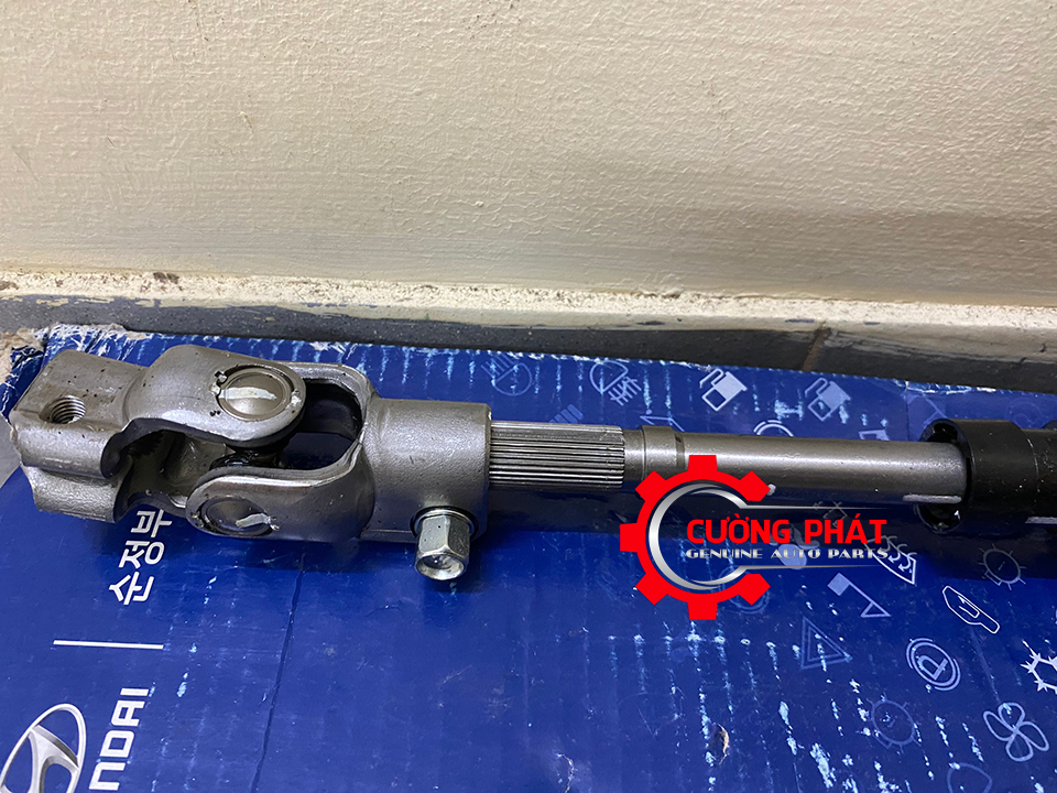 Khop-chu-thap-lai-doan-duoi-Hyundai-Santafe-2009-2012-564002B600 (1) Cận cảnh khớp chữ thập lái đoạn dưới Hyundai Santafe chính hãng