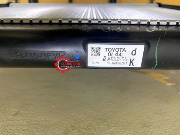 Cận cảnh két nước Fortuner 2016 máy xăng