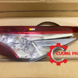 Hình ảnh đèn hậu ngoài Toyota Camry 2021 chính hãng